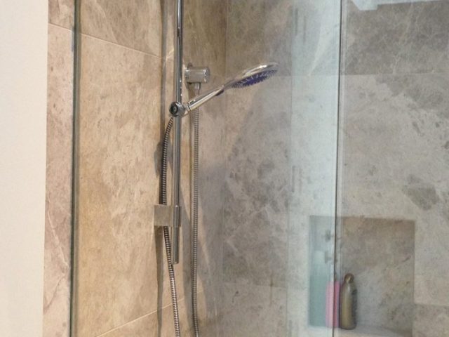 https://simplyframeless.com.au/wp-content/uploads/2016/12/SF-Shower-Six-min-1280x640-640x480.jpg