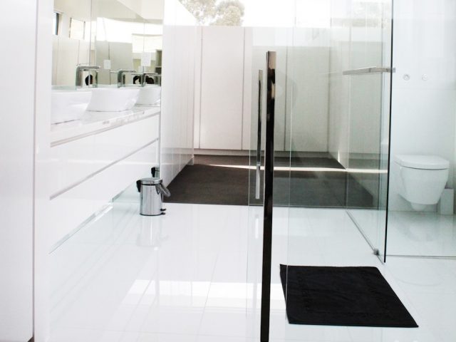 https://simplyframeless.com.au/wp-content/uploads/2016/12/SF-Showers-3-640x480.jpg