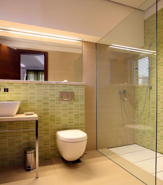 https://simplyframeless.com.au/wp-content/uploads/2016/12/bathroom-565x640.jpg
