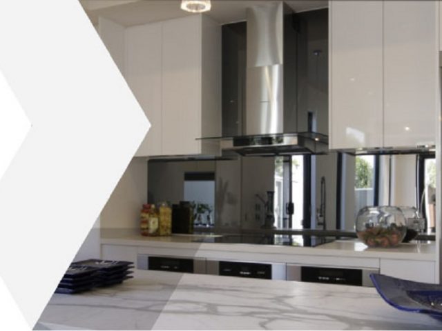 https://simplyframeless.com.au/wp-content/uploads/2016/12/products-cutting-edge-splashbacks-640x480.jpg