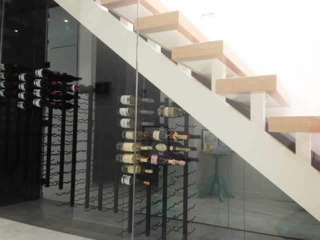 https://simplyframeless.com.au/wp-content/uploads/2018/04/SF-Stair-Case-Cellar-min-640x480.jpg